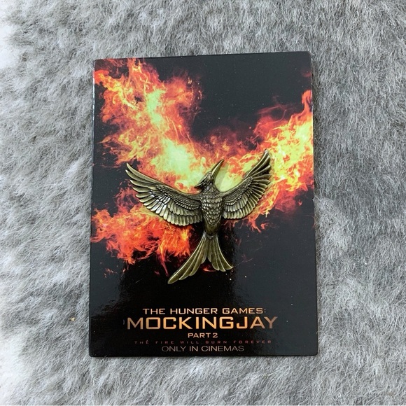NWT The Hunger Games Mockingjay Part 2 Pin - Picture 3 of 7
